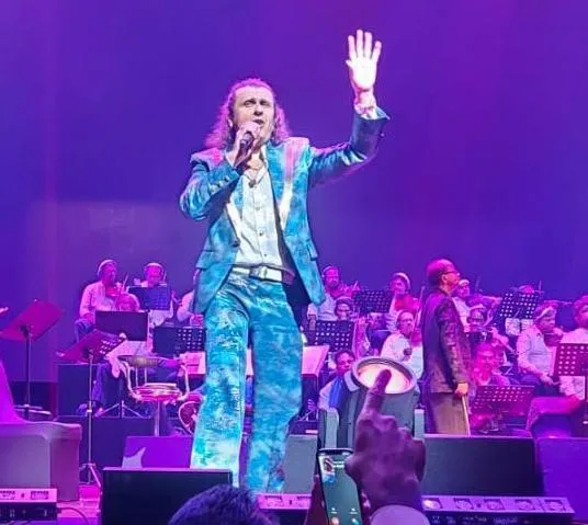 Sonu Nigam sings at his tribute to Rafi-saab@100 live concert Dec 24