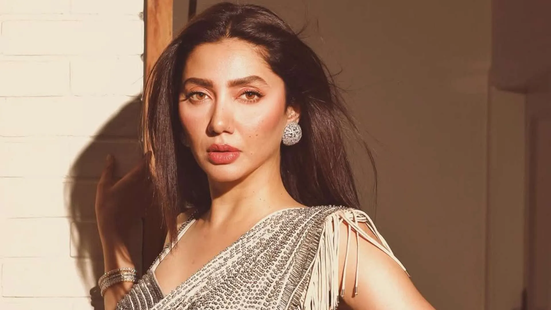 Pakistani Actress Mahira Khan Condemns Operation Sindoor Air Strike On  Pakistani Terrorist - Amar Ujala Hindi News Live - Mahira Khan:पाकिस्तानी  एक्ट्रेस माहिरा खान ने दिखाया असली रंग, हिंदुस्तान की ...