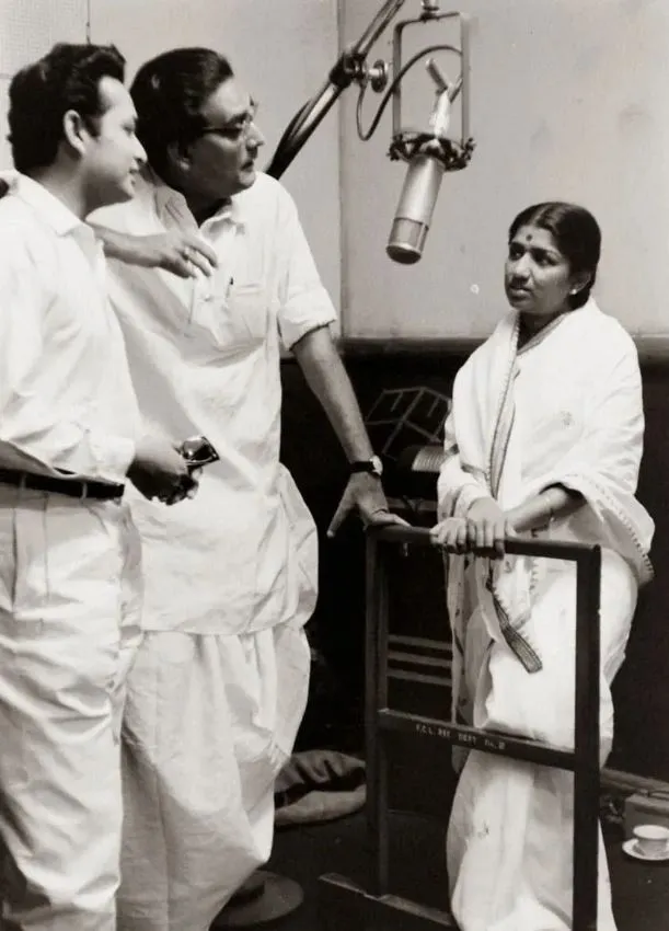 Hemanta Mukhopadhyay aka hemant Kumar and Lata mangeshkar 