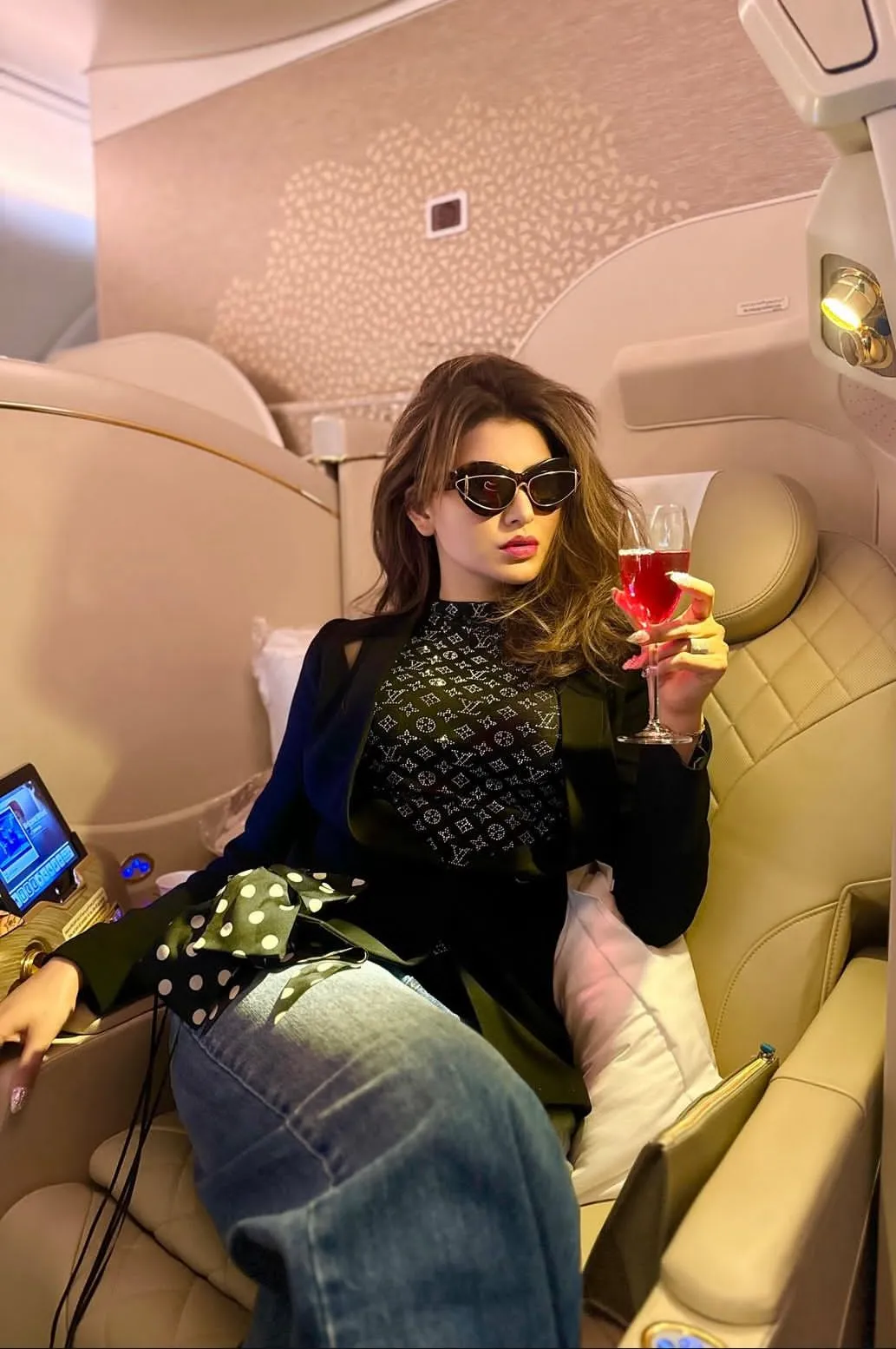 Urvashi Rautela (3)