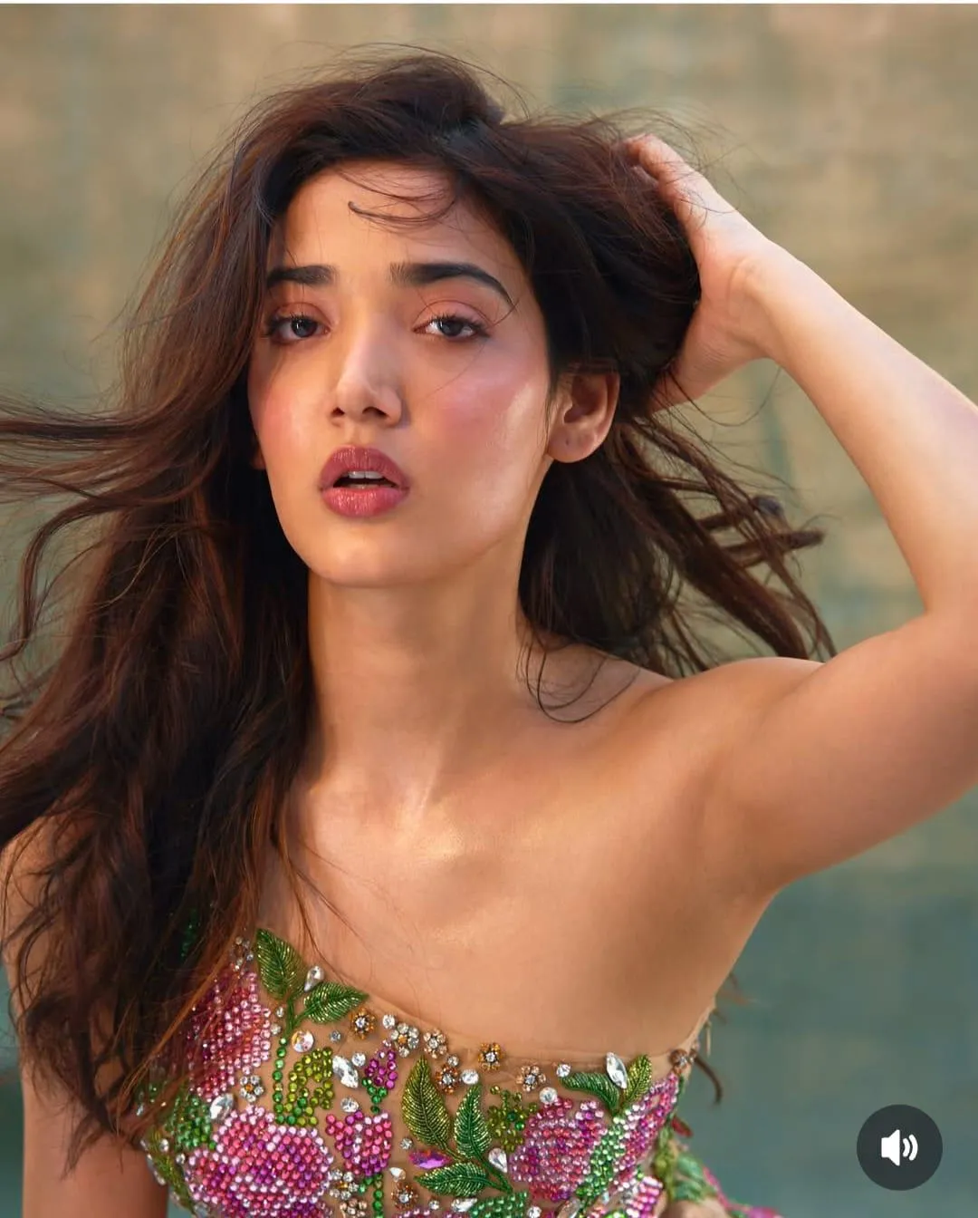 Medha Shankr-- glam-girl look