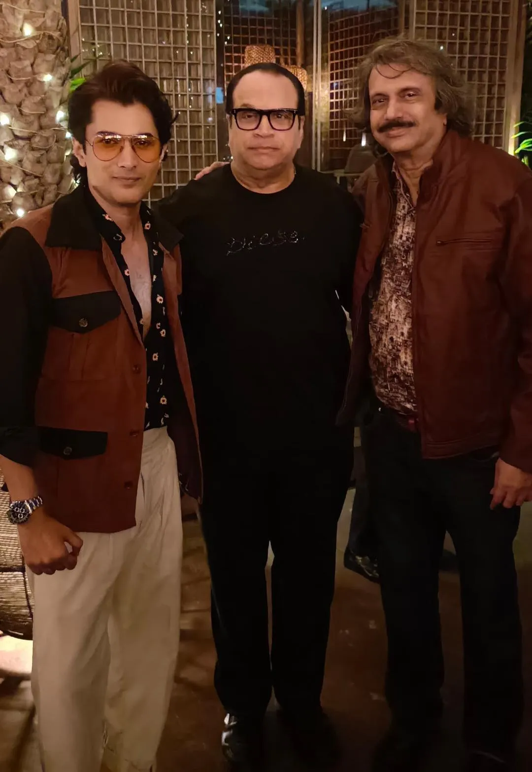 Bolly-Showman Ramesh Taurani ( centre) with Abhay Vakil and sr journalist Chaitanya Padukone