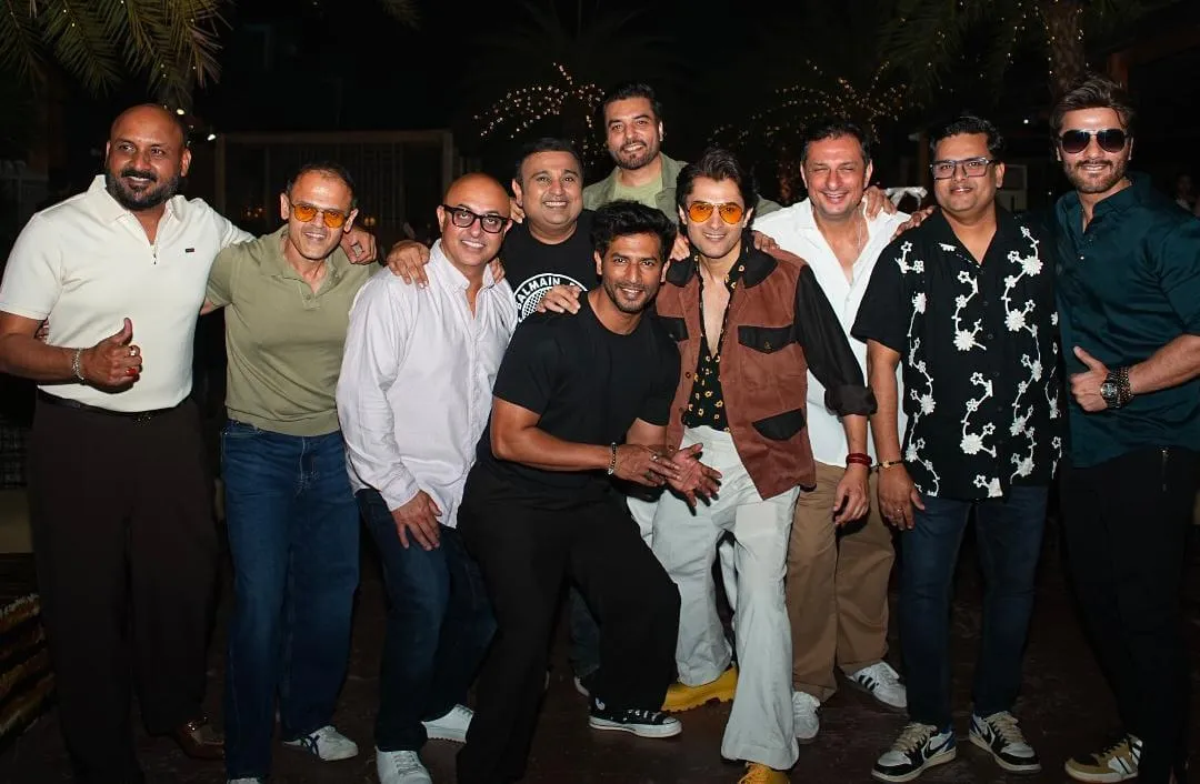 Masti-bharaa hai samaa-- at Abhay Vakil's Bday