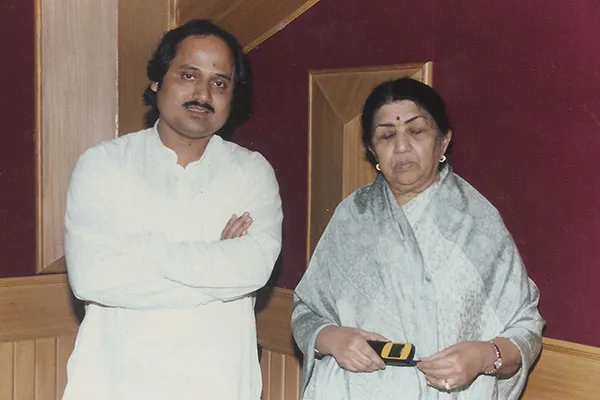 Pt Ronu Majumdar with Lata mangeshkar