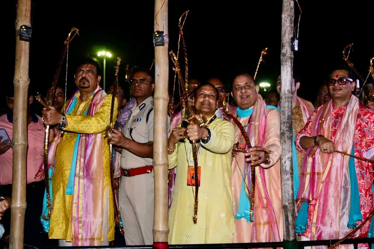 60-Foot Ravana Effigy Burnt on Dussehra at Kolkata’s Central Park (2)