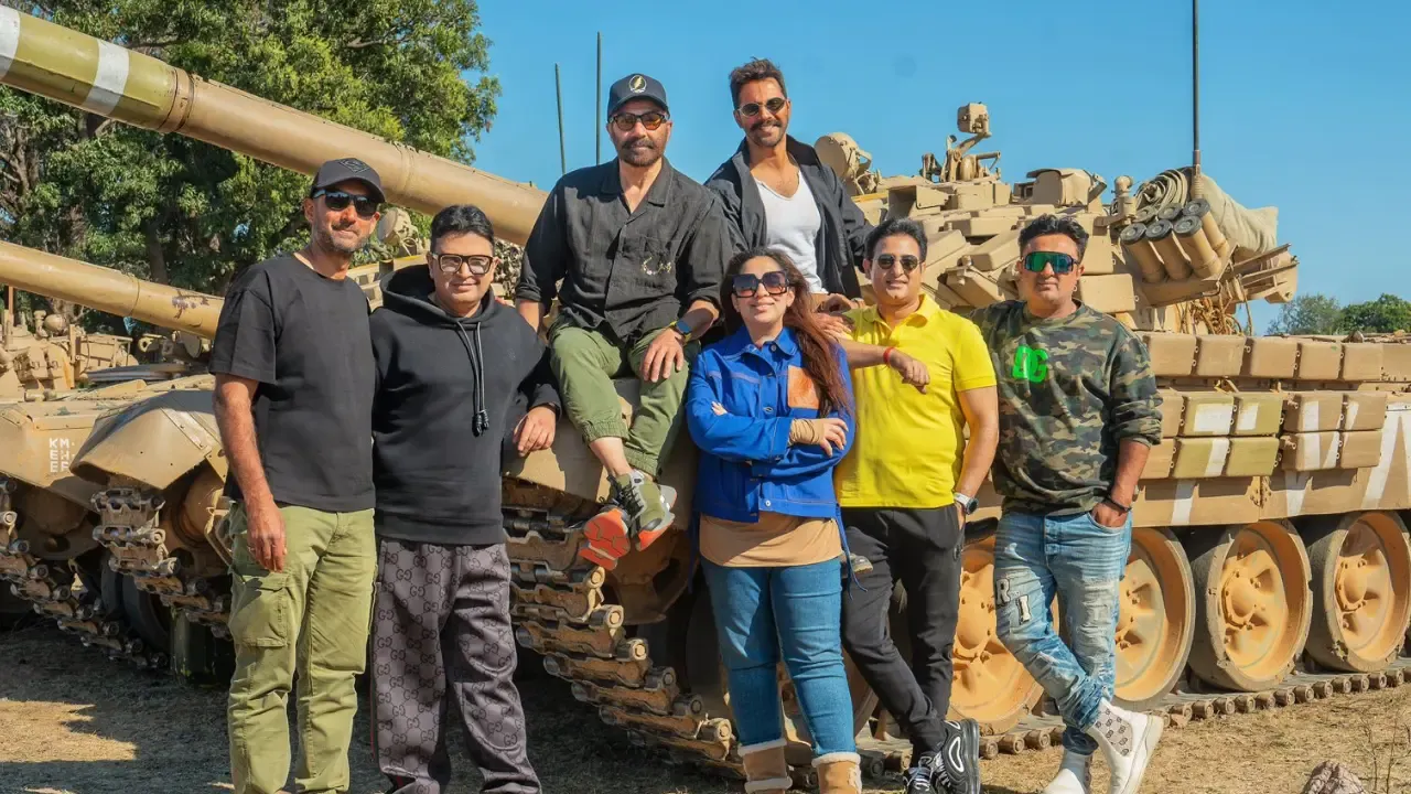 Sunny Deol, Varun Dhawan are battle ready atop a tank in BTS picture from  Jhansi on