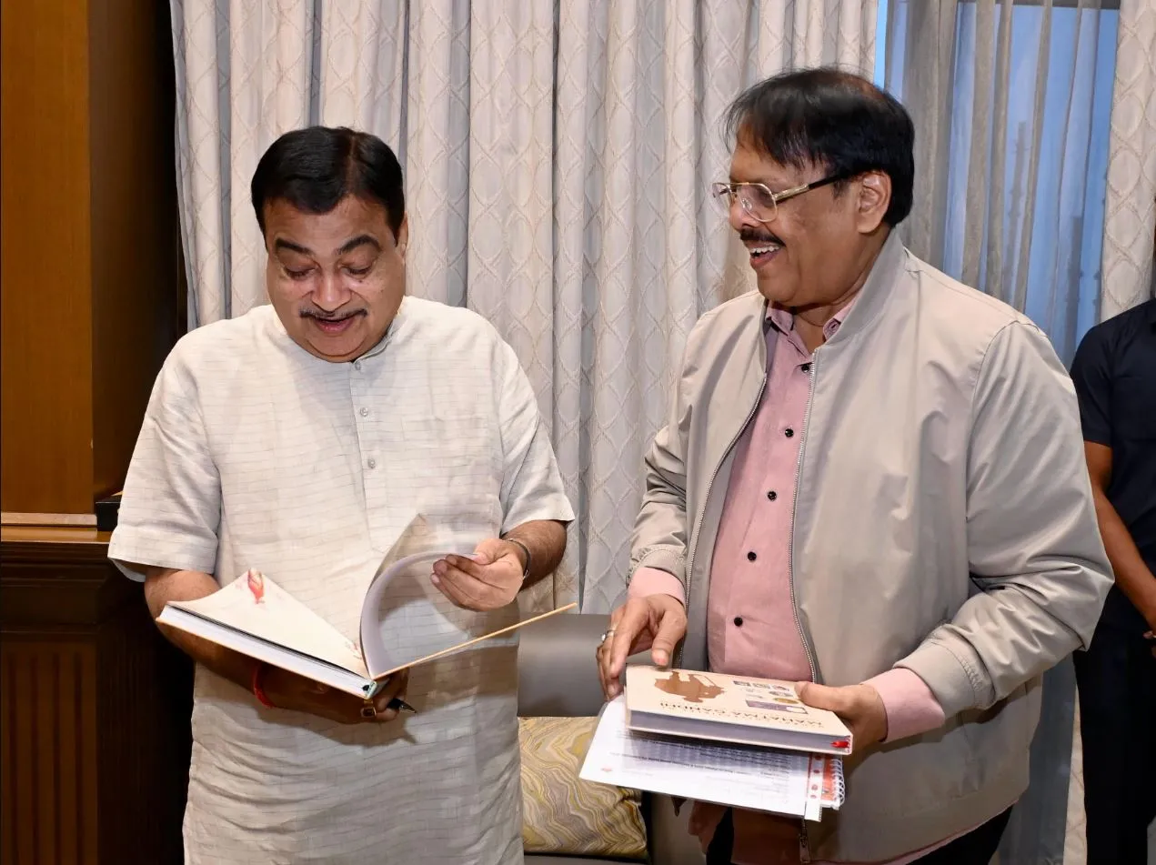 Union Minister Shri Nitin Gadkari with Shri Sushil Kumar Agarwal