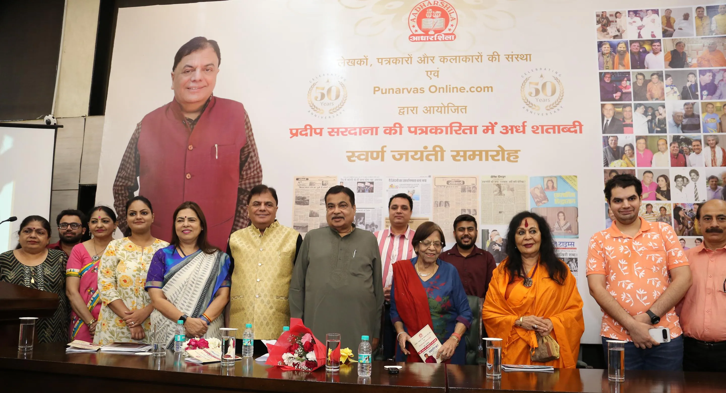 Pradeep Sardana with Nitin Gadkari, Meenakshi Lekhi, Sonal Mansingh, Shila Jhunjhunwala, Manoj Tiwari & family