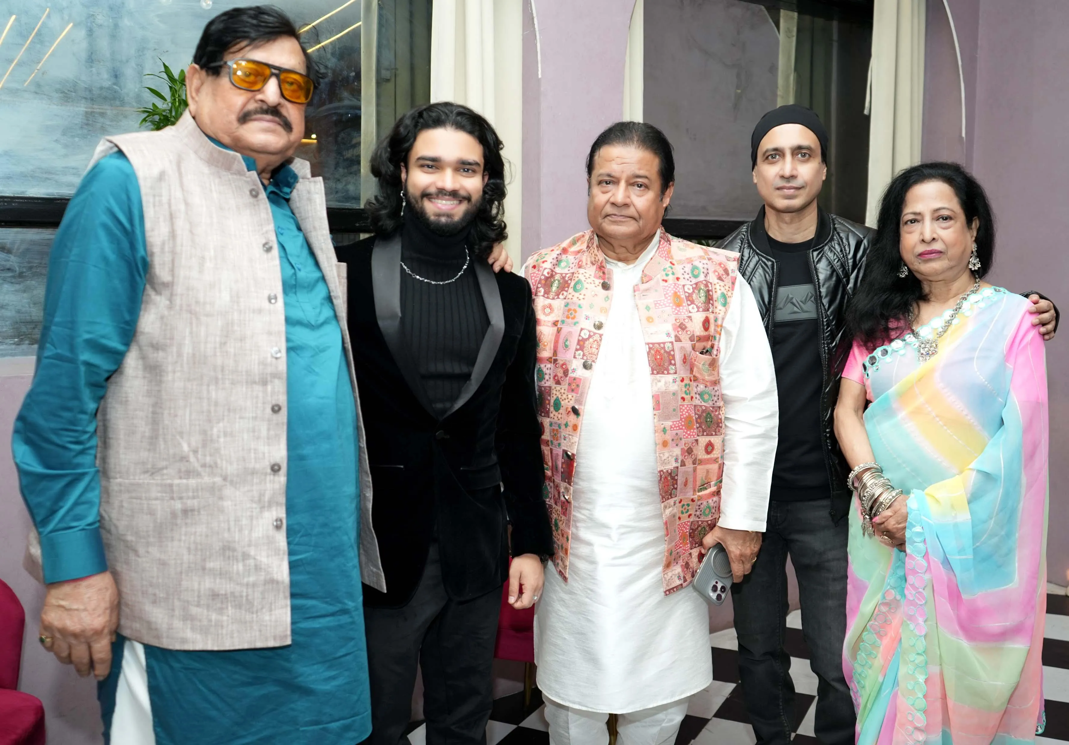 Suvashit Raj,Suharssh Raaj,Anup Jalota,Devashish Sargam & Shipra Raj