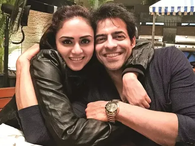 Amruta Khanvilkar quashes rumours of trouble in marriage, says she  unfollowed husband Himanshu Malhotra in spur-of-the-moment