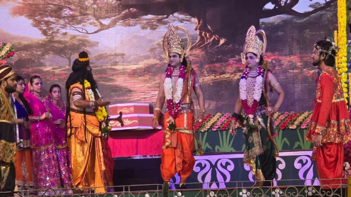 Manoj Tiwari Transforms Into Parashurama, Steals The Show At Red Fort  Ramlila