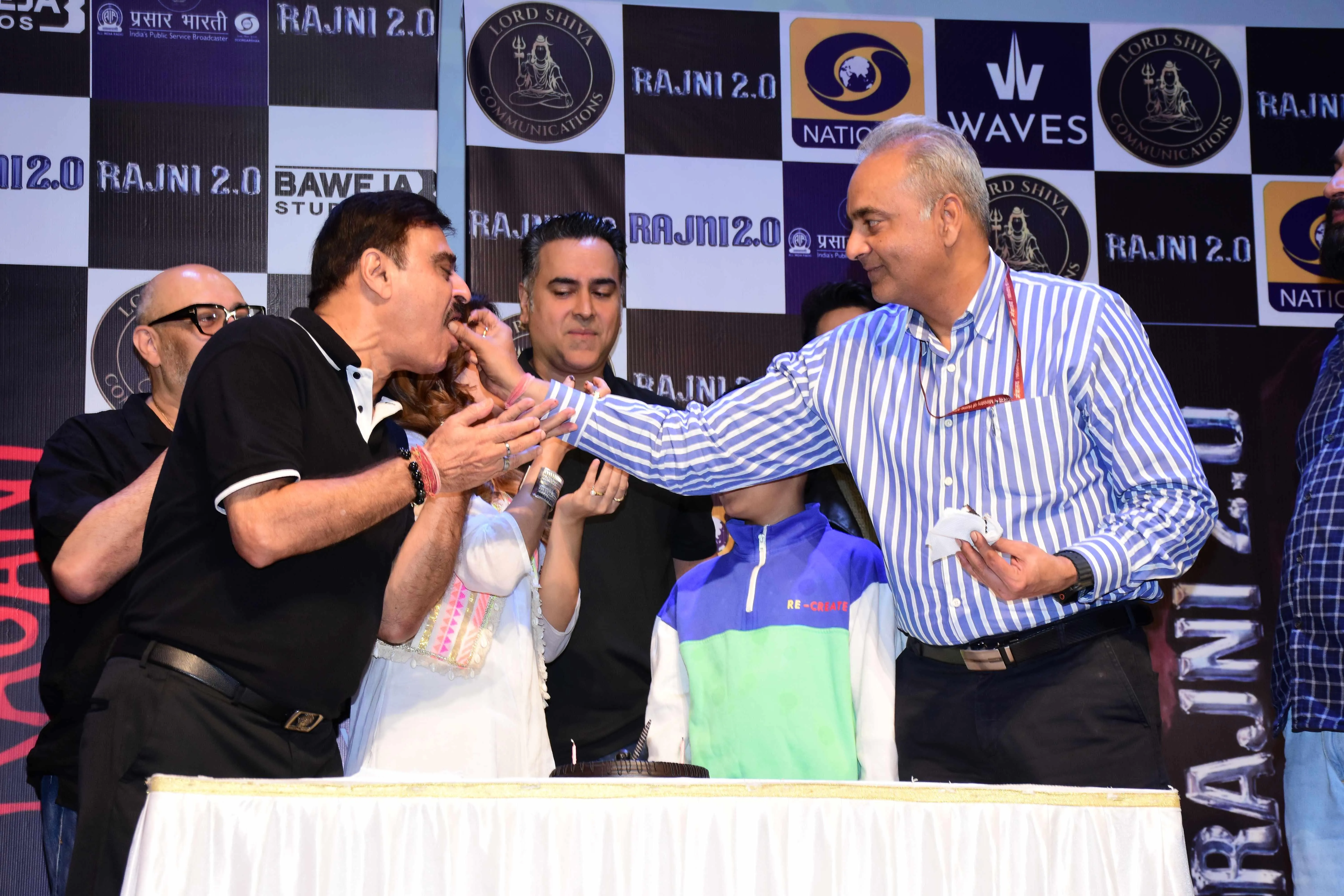 IAS Gaurav Dwivedi shares the Rajni 2.0 success cake with Producer-Writer-Director-Actor Karan Razdan at the Rajni 2.0 press conference