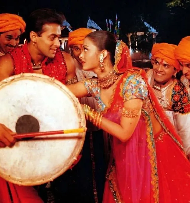 Salman Khan’s Garba performance in Dholi Taaro from Hum Dil De Chuke Sanam