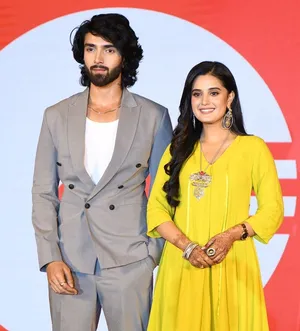 Ayushi and Bharat go beyond conventions of typical love story in 'Jaane  Anjaane Hum Mile'