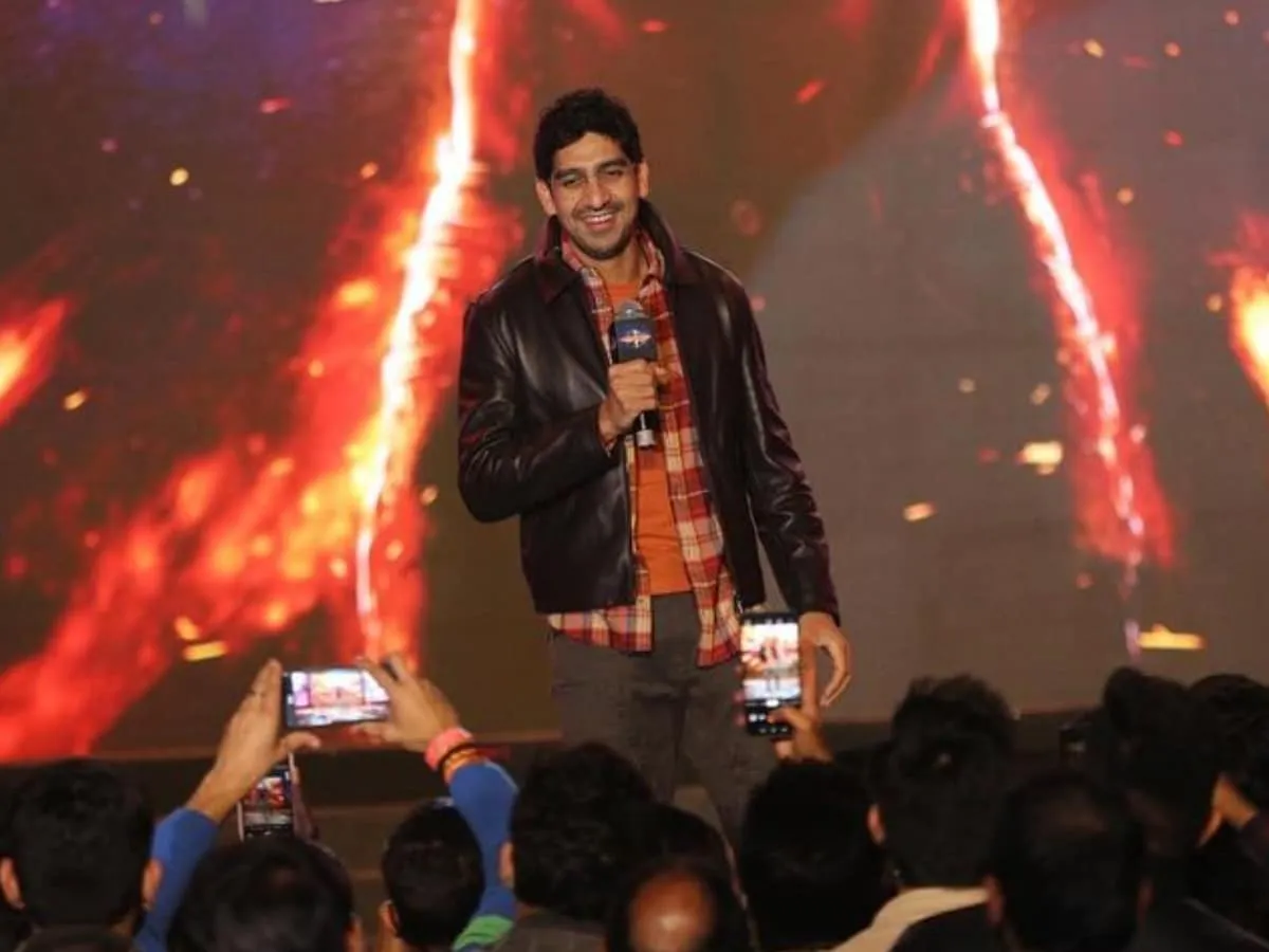 Hrithik Roshan Starrer War 2 director Ayan Mukerji