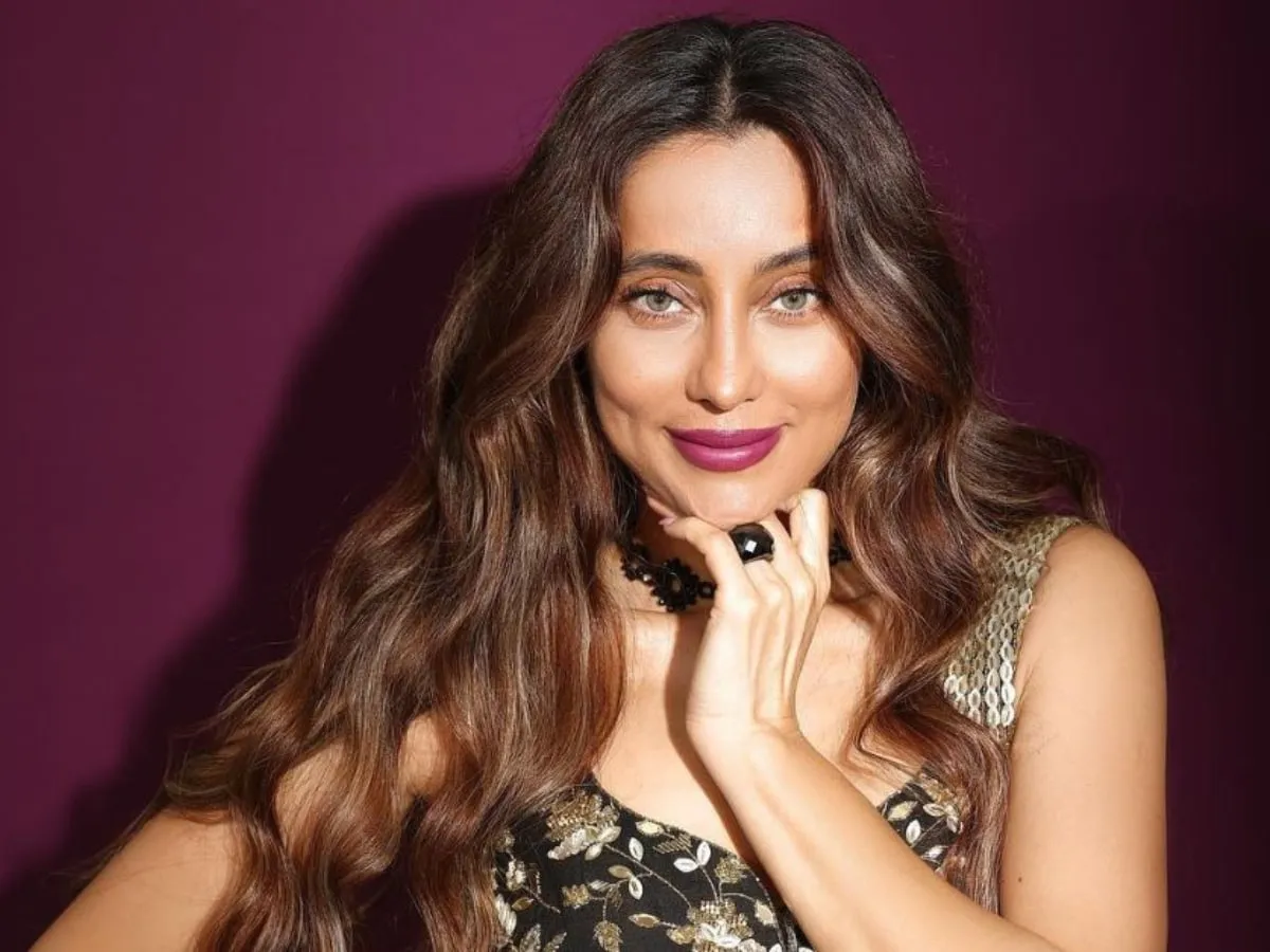 Anusha Dandekar Reveals Her Male Co-Host Left The Sets When She Asked For  Equal Air Time; Says 'He Was...'