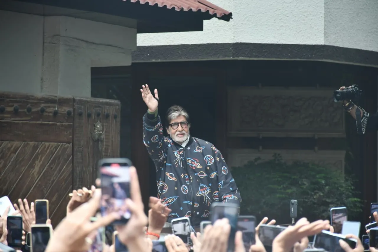 Amitabh's fans are not just crazy and enamored of his acting; they also worship him