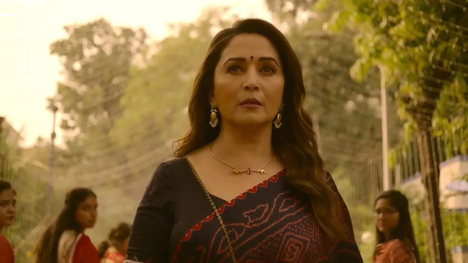 Madhuri Dixit – Maja Ma