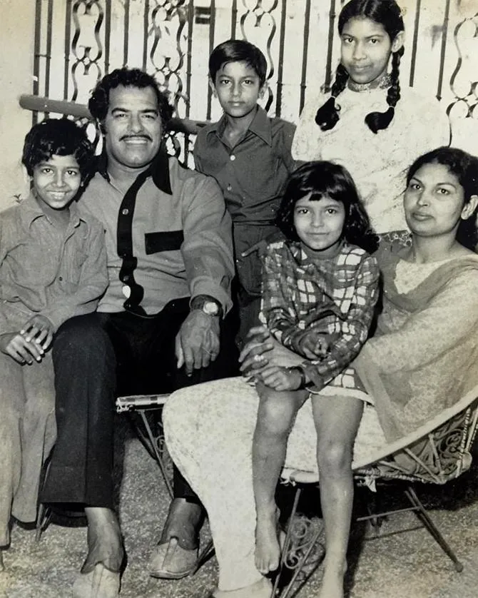 Birthday Special: Rare pictures of Vindu Dara Singh with family you may not have seen before