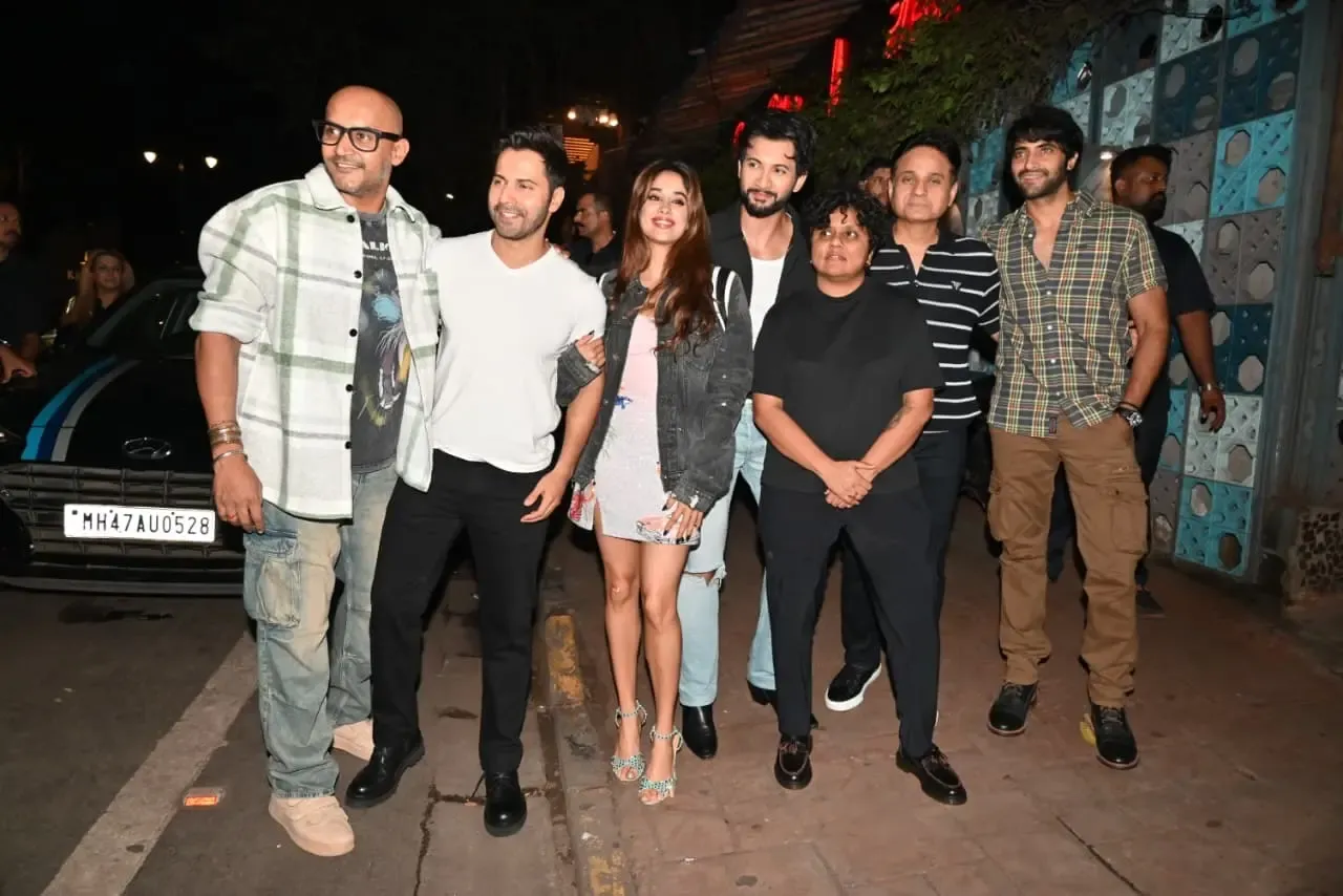 Spotted in the city: Sidharth-Janhvi at Param Sundari event, Vicky-Ranbir  return from shoot