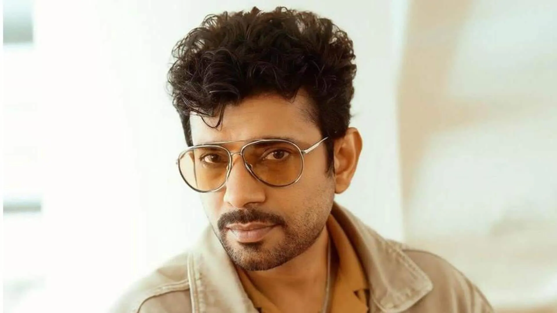 Viineet Kumar Siingh Showcases His Versatility as Farogh in Superboys of  Malegaon