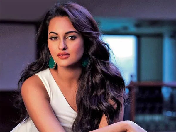 Sonakshi Can Do Things I Never Could Says Shatrughan Sinha, Shatrughan  Sonakshi - Filmibeat