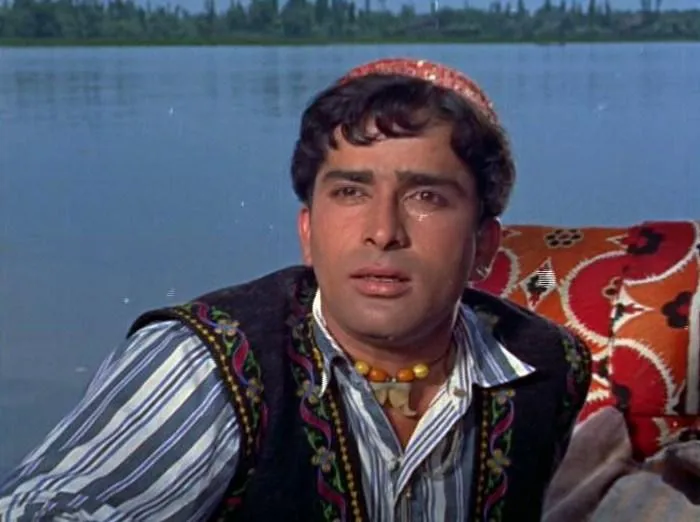 Bollywood Movie Fashion: Shashi Kapoor In Jab Jab Phool Khile (1965)