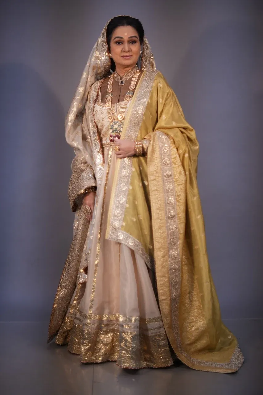 Padmini Kolhapure Reflects on Motherhood in Her Powerful Role as Rajmata in  Chakravarti Samrat Prithviraj Chauhan