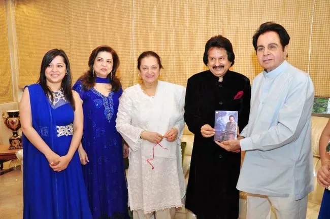 Dilip Kumar with Pankaj Udhas- Bollyy