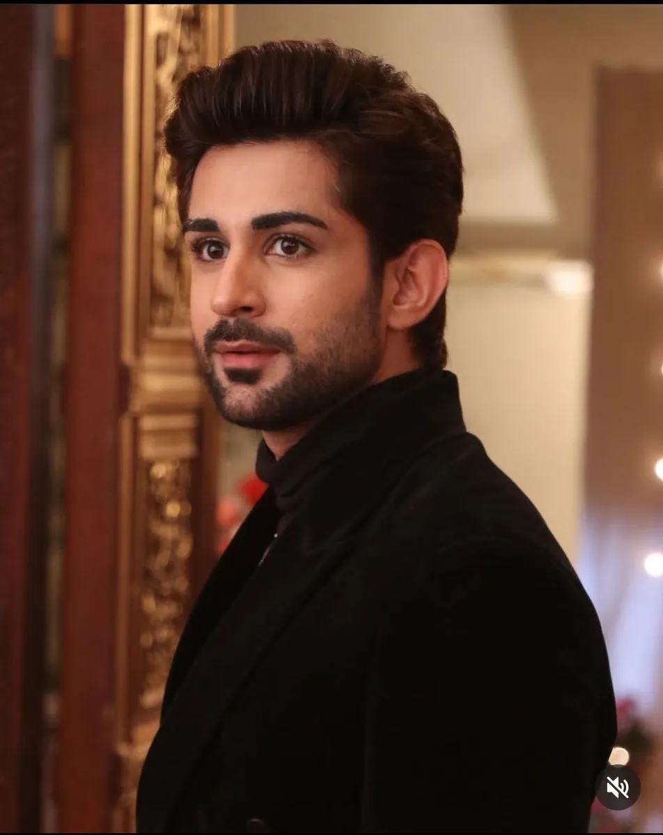 Actor Kushagre Dua has been approached for Bigg Boss 16 as Wild Card. (Via  ETimes)