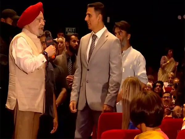 It focuses on a transformational period in our history: Union Minister  Hardeep Singh Puri praises Kesari Chapter 2