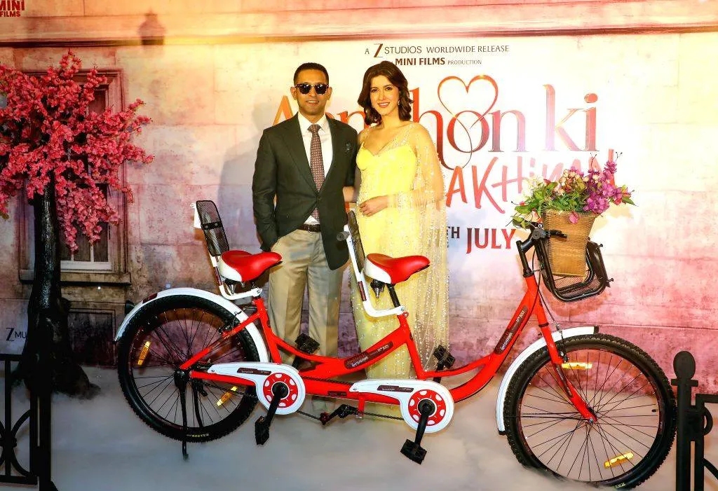 Celebrities at the trailer launch: Shanaya Taught Me a Lot – Vikrant