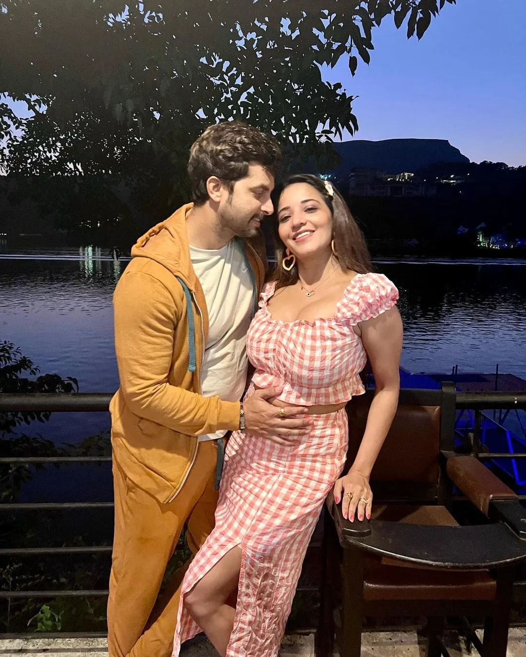 Monalisa Vikrant Singh Rajpoot romantic pictures viral on instagram