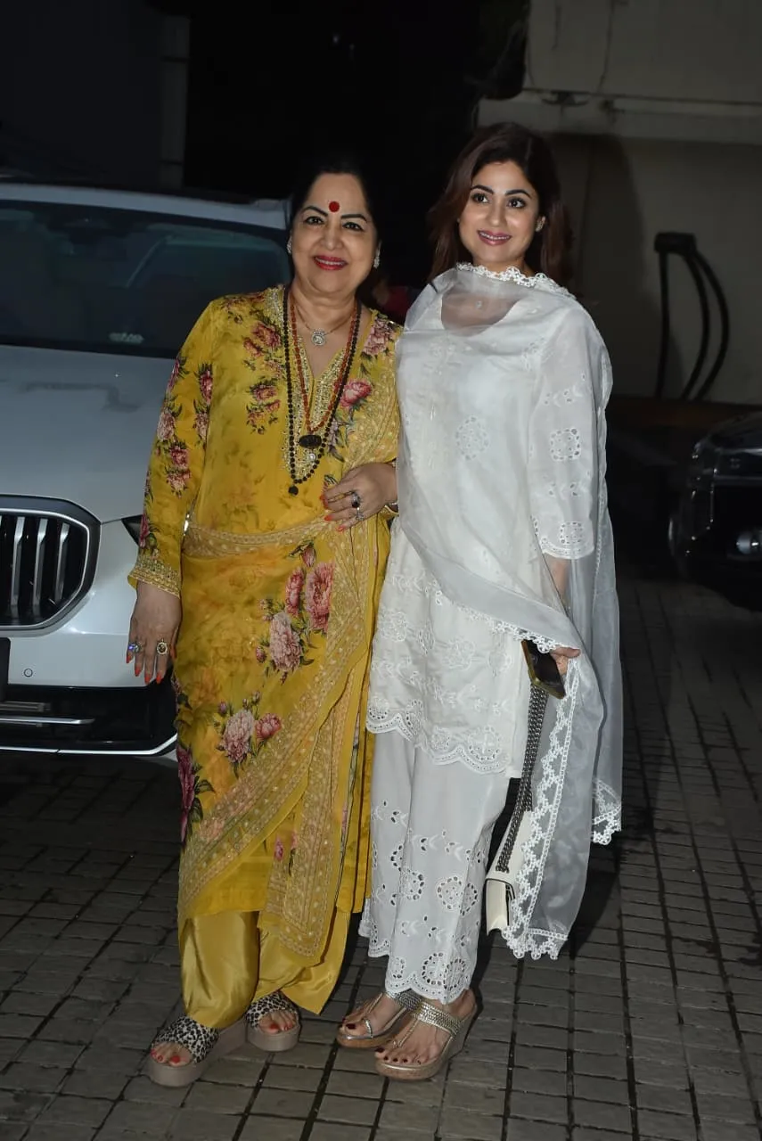 Shilpa Shetty's sister Shamita Shetty had come to watch brother-in-law Raj Kundra's film with her mother. Both were seen in traditional look.