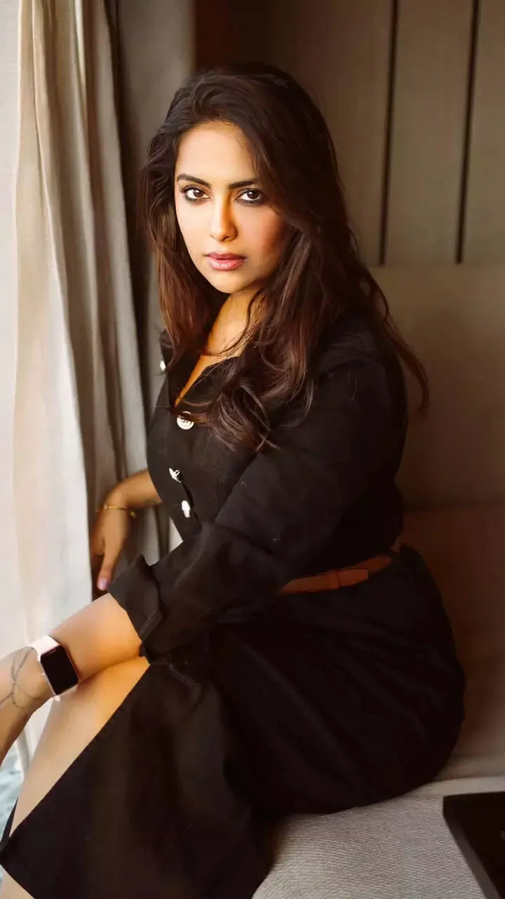 Avika Gor exudes power and elegance in a chic black ensemble