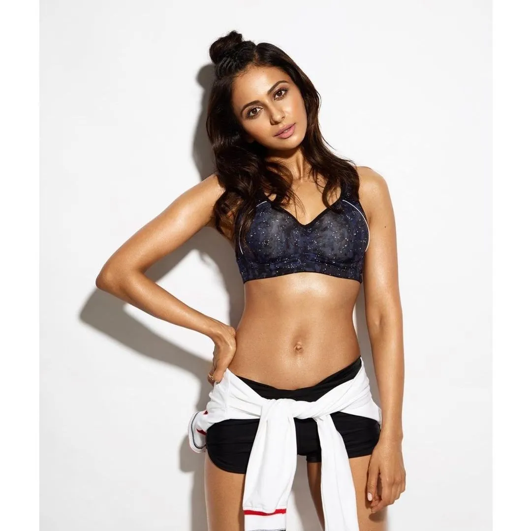 Rakul Preet Singh's fitness routine revolves around flexibility, finding  balance and fierce full body workouts | Vogue India