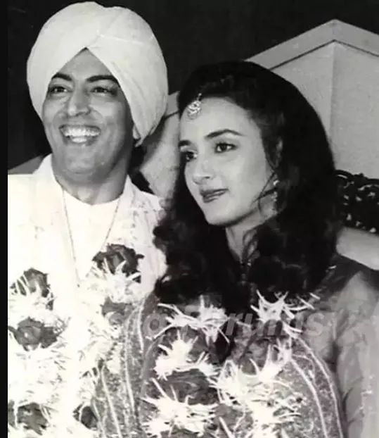 Vindu married actress Farah Naaz in the 1990s