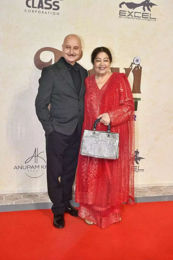 Kirron Kher makes rare red carpet appearance with Anupam Kher at 'Tanvi The  Great' screening - See photos | Hindi Movie News - Times of India