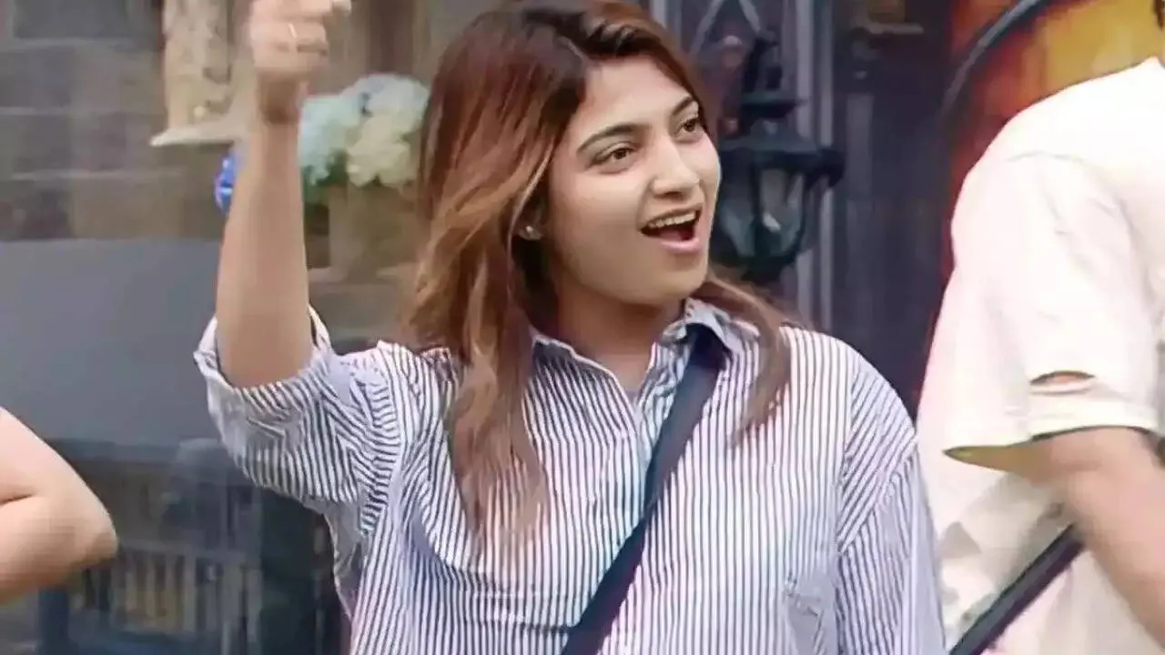 Bigg Boss 17 Fame Sana Raees Khan BUYS Cricket Team Mumbai Marines With  Irfan Pathan As Captain | TV - Times Now