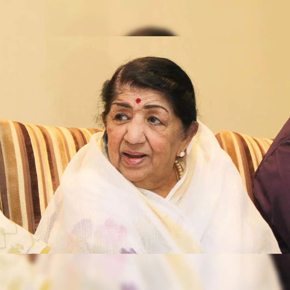 mangeshkar: Lata Mangeshkar treated her domestic helps with love & respect;  provided them with food & clothes - The Economic Times