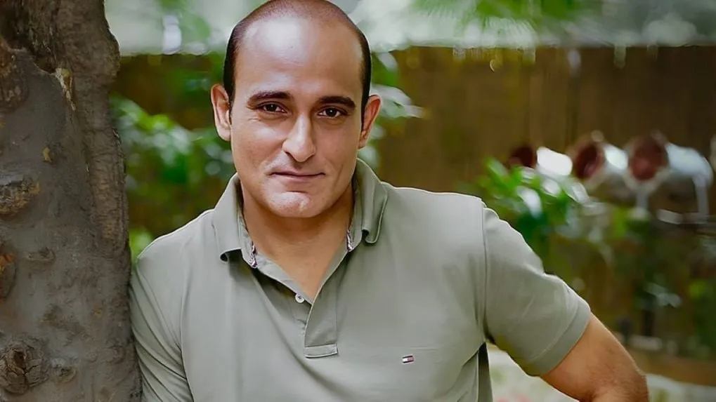 Akshaye Khanna to debut in Telugu cinema with Prasanth Varma's superhero  film 'Mahakali' - CNBC TV18