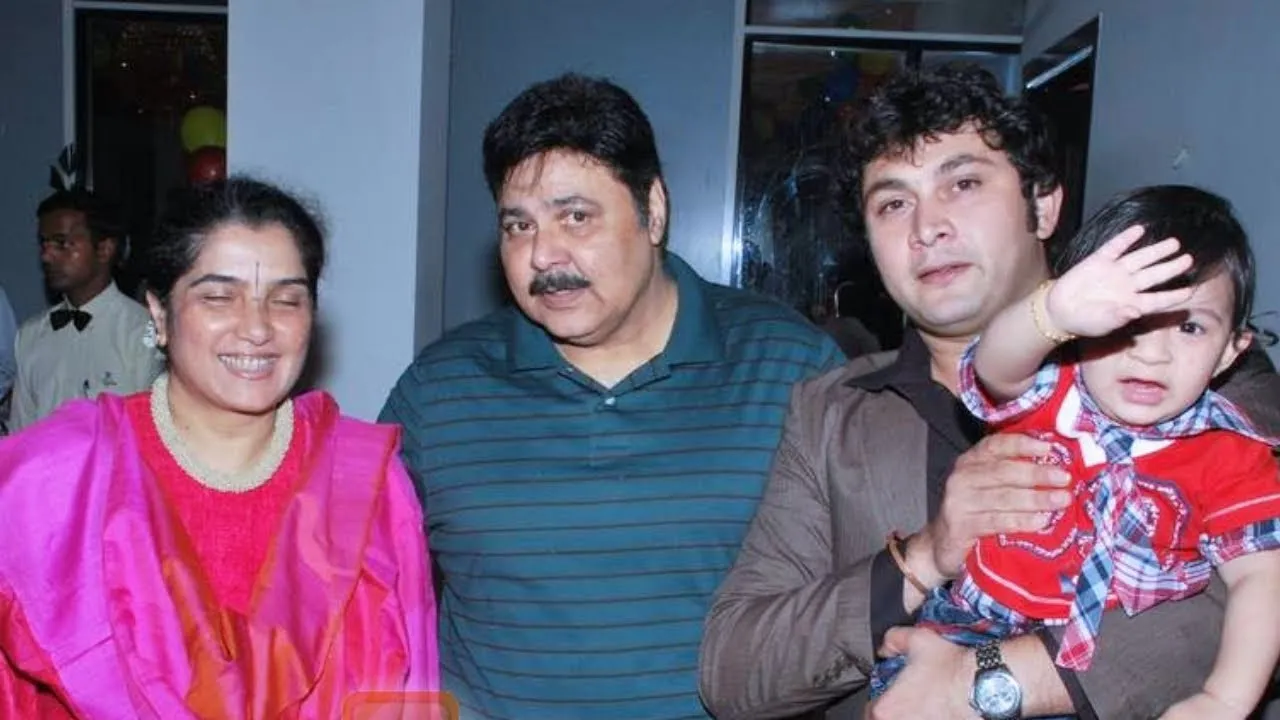 Famous Comedy Actor Satish Shah With His Wife | Children | Biography | Life  Story