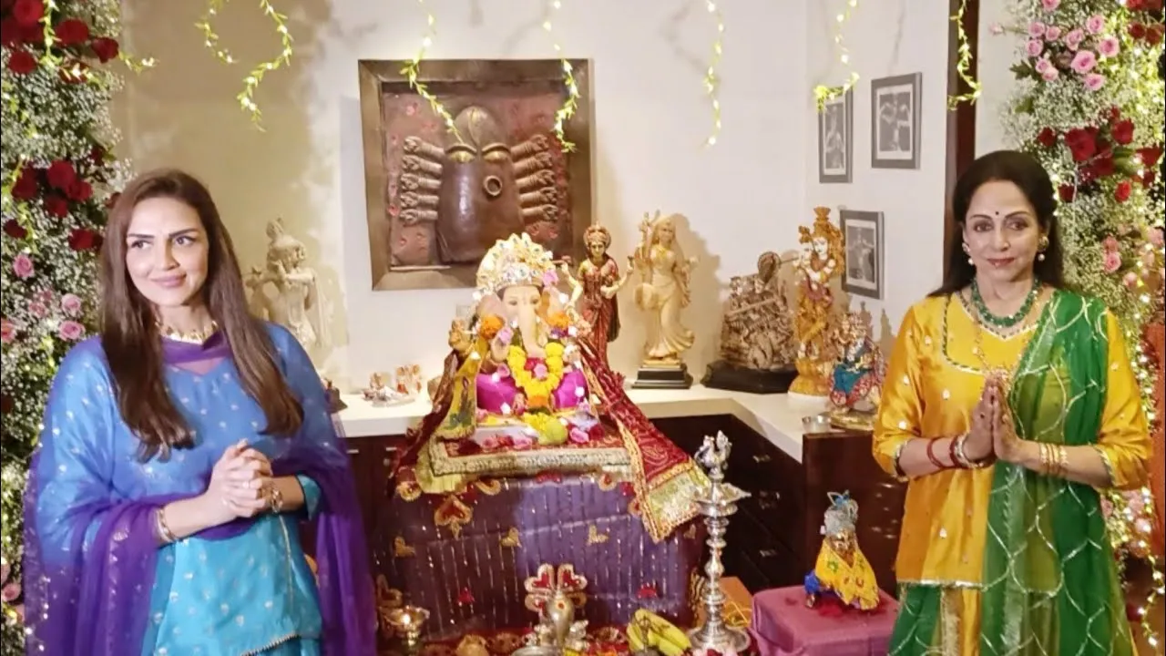 Ganpati Bappa Morya Hema Malini with Esha Deol celebrating GANESH CHATURTHI