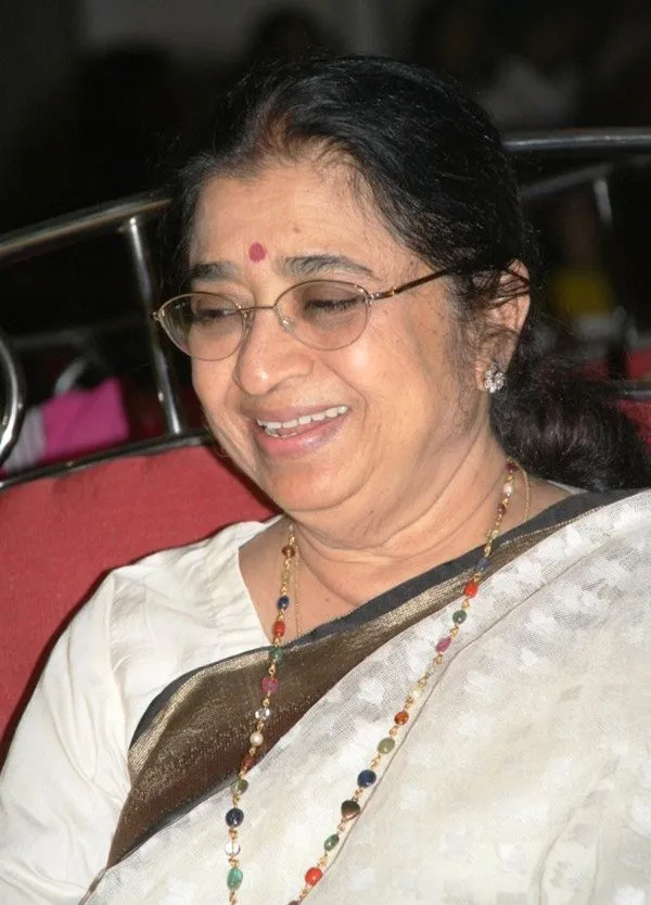 Usha Mangeshkar - Wikipedia