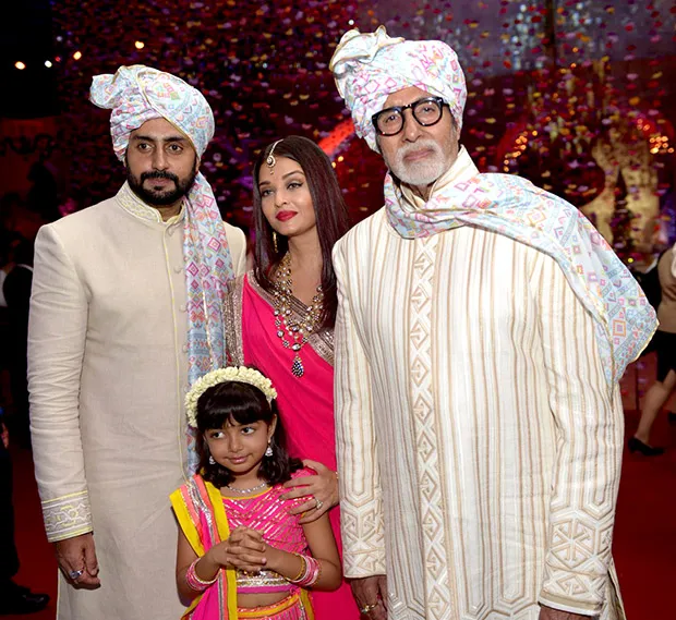 WOW! Amitabh Bachchan, Jaya Bachchan, Abhishek Bachchan, Aishwarya Rai  Bachchan and Shweta Nanda attend a wedding and they all look regal!