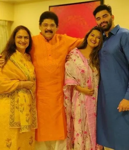 Anita Dheer (Nikitin Dheer's Mother) Age, Husband, Children, Family,  Biography & More » StarsUnfolded