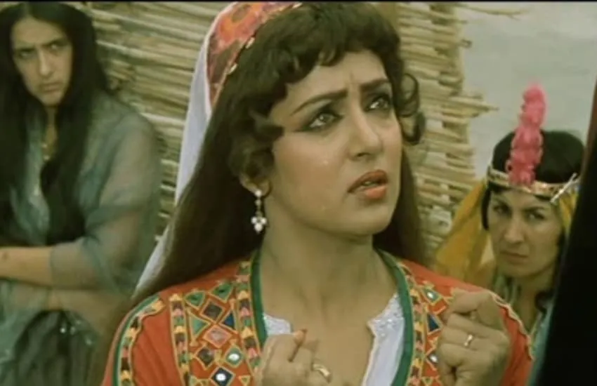 Hema Malini was upset after hearing this thing related to the film Sholay  Dharmendra was also shocked - फिल्म शोले से जुड़ी ये बात सुनकर परेशान हो गई  थीं हेमा मालिनी, धर्मेंद्र