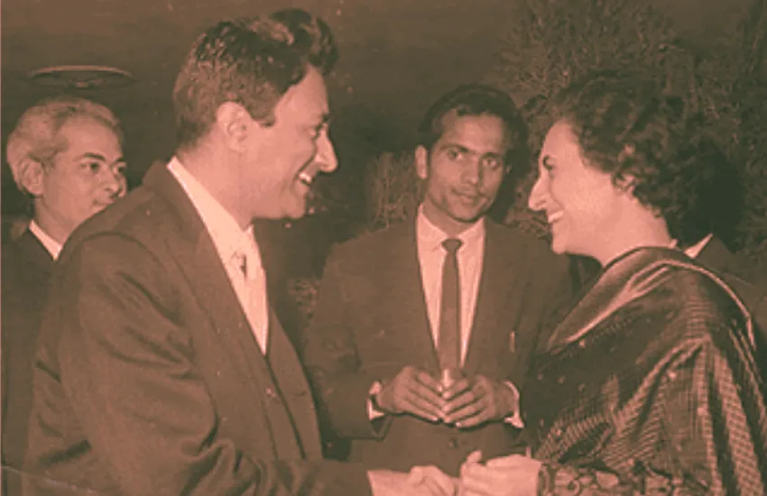 When Dev Anand formed his party in protest against Indira Gandhi, he  removed the ban from the actor overnight - देव आनंद ने इंदिरा गांधी के  विरोध में जब बना ली थी