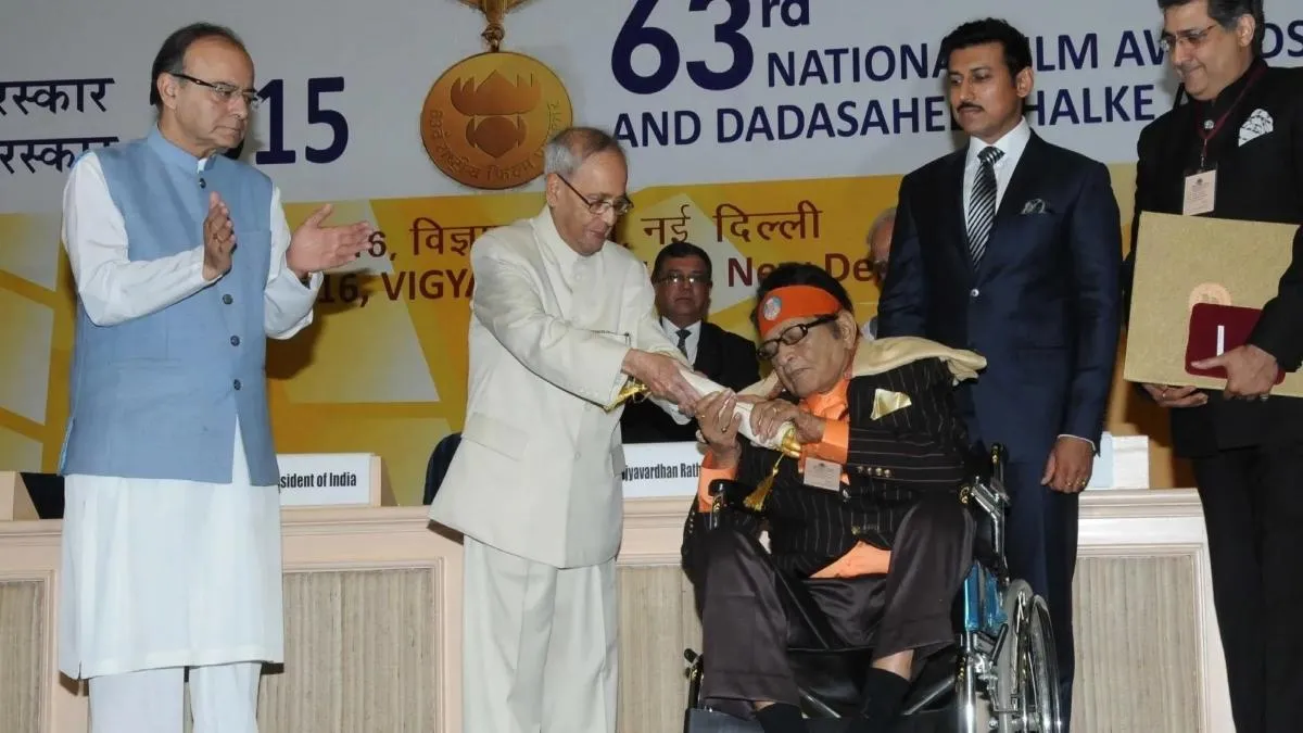 THROWBACK: When Late Actor Manoj Kumar Reacted Hilariously To Winning The Dadasaheb  Phalke Award- 'People Should Be Fooled In April…'