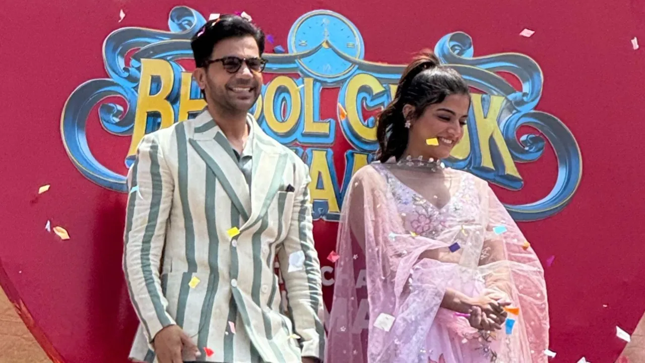 Bhool Chuk Maaf duo - Rajkummar Rao and Wamiqa Gabbi surprise fans at  Jaipur's iconic Rajmandir Cinema | IWMBuzz